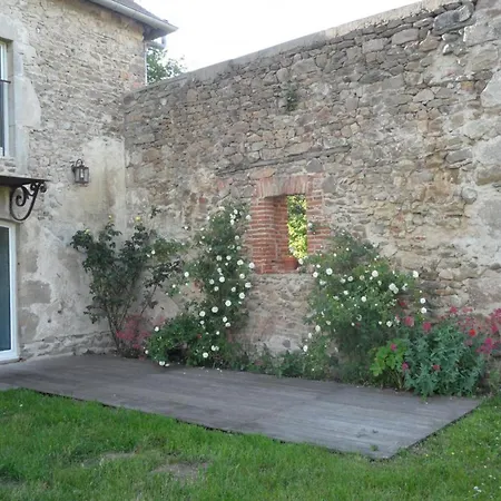 Holiday home Spacieux Avec Jardin, Terrasse, Bbq Et Cheminee - Fr-1-489-4 Chirat-l'Eglise