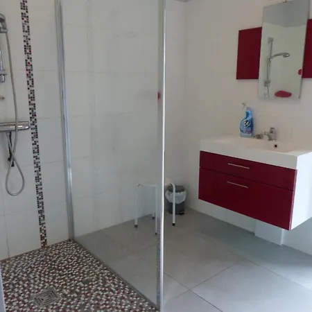 Spacieux Avec Jardin, Terrasse, Bbq Et Cheminee - Fr-1-489-4 * Chirat-l'Eglise