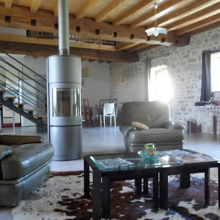 Spacieux Avec Jardin, Terrasse, Bbq Et Cheminee - Fr-1-489-4 * Chirat-l'Eglise